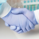 Le guide d&rsquo;achat parfait pour les gants médicaux : tailles, matériaux et normes
