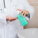 Les savons médicaux : alliés incontournables de l&rsquo;hygiène hospitalière