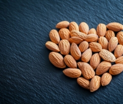 Les avantages et inconvénients de manger trop d'amandes : danger mis en lumière