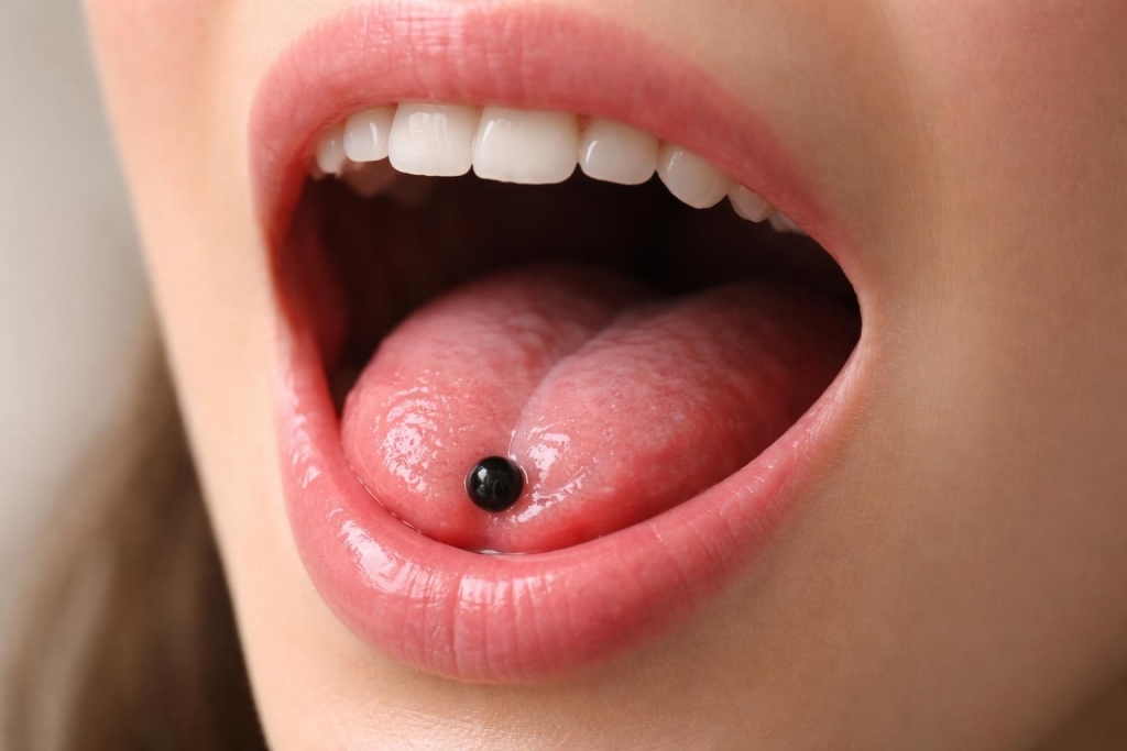 découvrez les causes possibles d'une boule noire dans la bouche, les signes d'alerte à surveiller et les actions à entreprendre pour votre santé buccale.